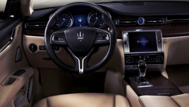 2015 Maserati Levante interior
